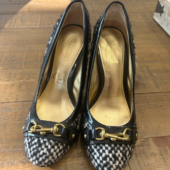 Beautiful Coach Heels - Picture 3 of 9